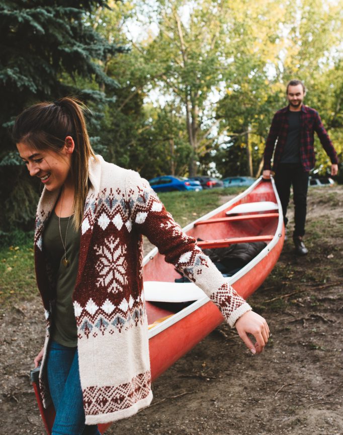 Edmonton Canoe_A young couple carry their canoe